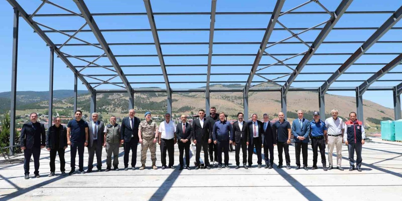 Vali Aydoğdu, Refahiye’de "Çok Amaçlı Salon" inşaatını inceledi