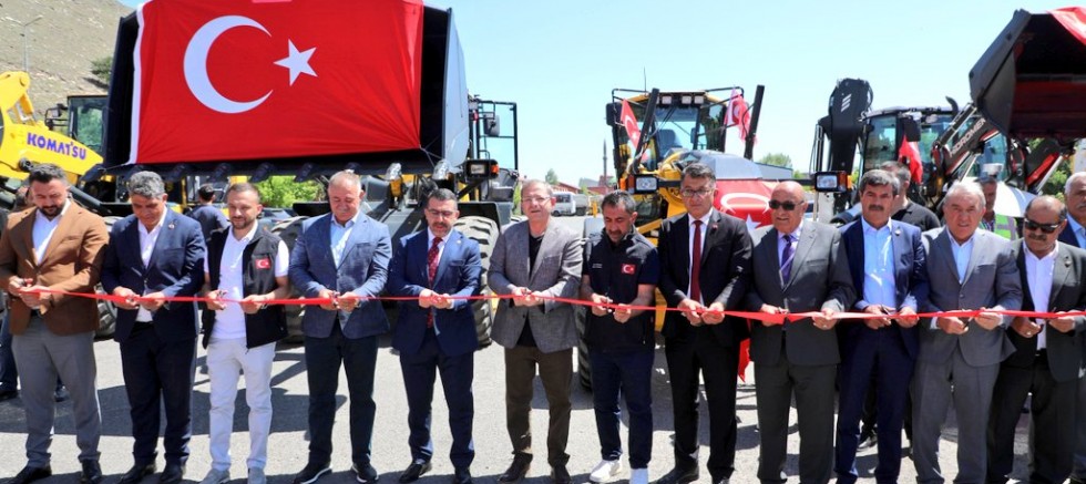 Kars İl Özel İdaresi'nde 13 iş makinesinin teslim töreni yapıldı