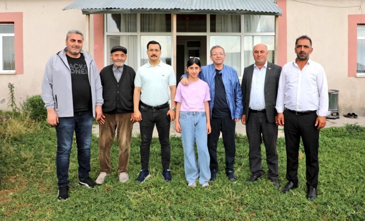 Vali Ziya Polat’tan Türkiye İkincisi Öğrenciye Ziyaret