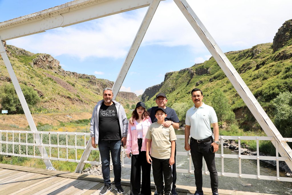 Vali Ziya Polat, Akyaka Kanyonu’nda Vatandaşlarla Buluştu