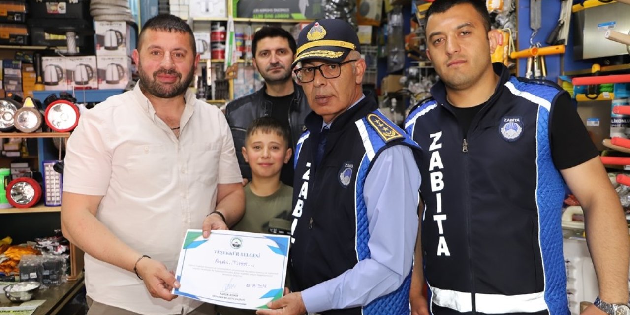 Zabıta ekiplerinin  kaldırım işgal denetimleri devam ediyor