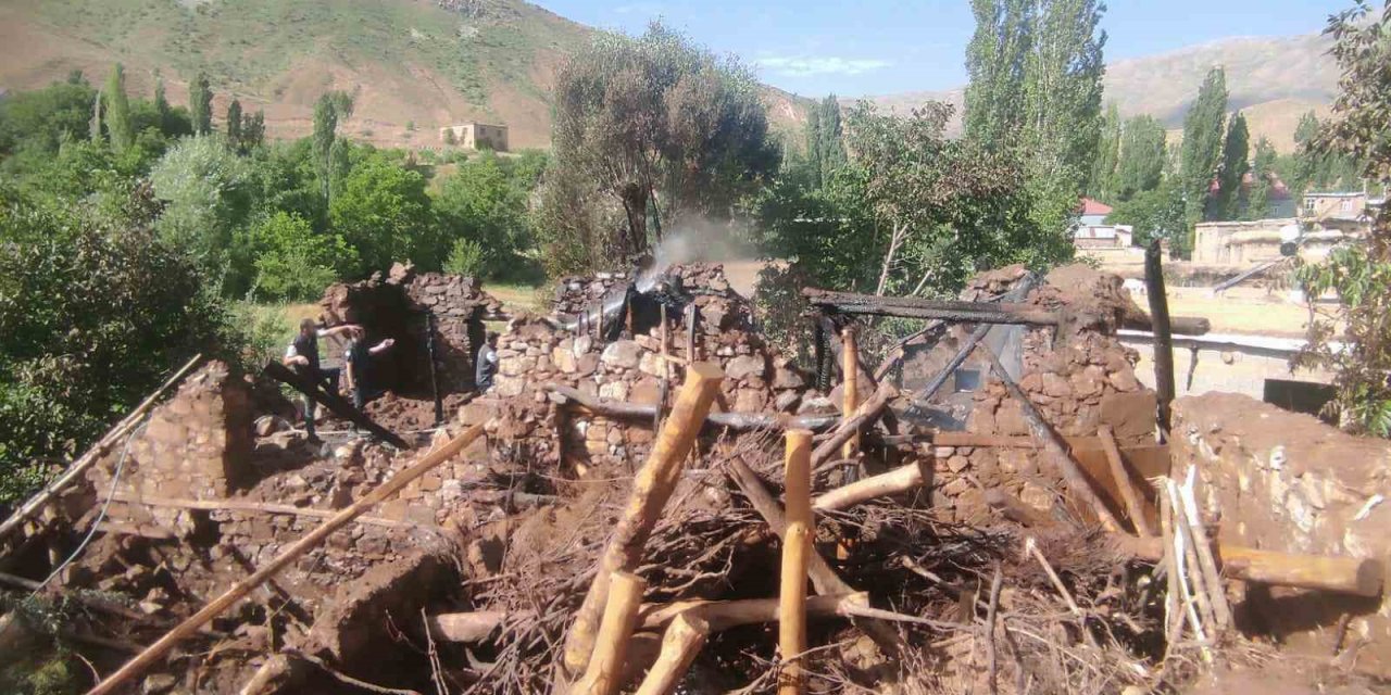 Bitlis’te çıkan yangın korkuya neden oldu
