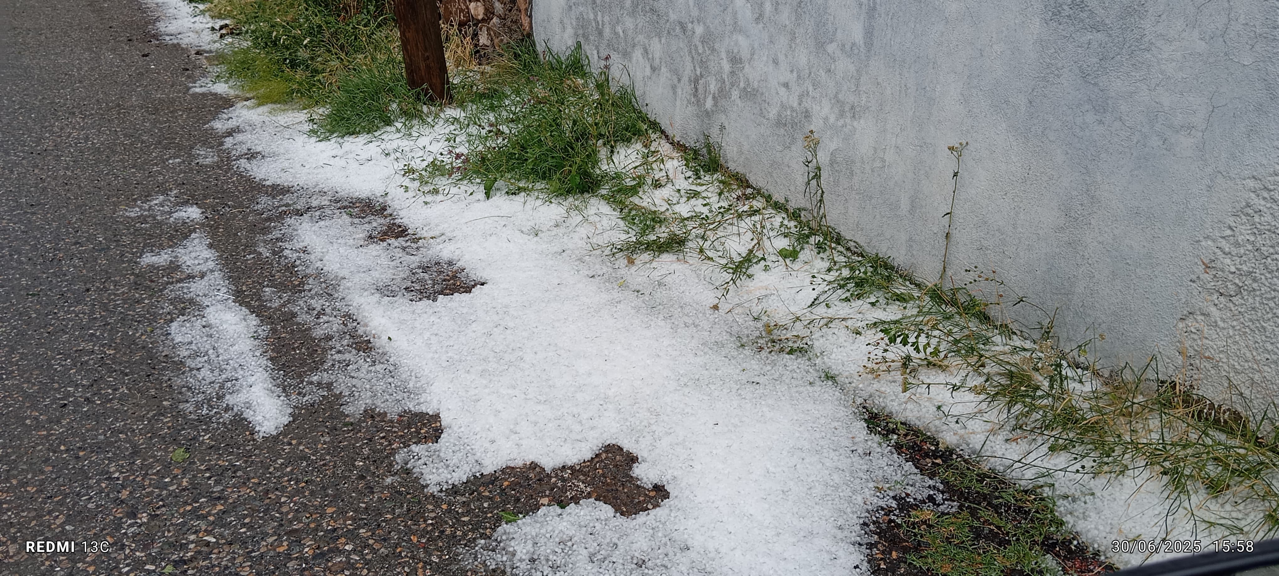 Kağızman'da Aniden Bastıran Dolu Yağışı Hayatı Olumsuz Etkiledi