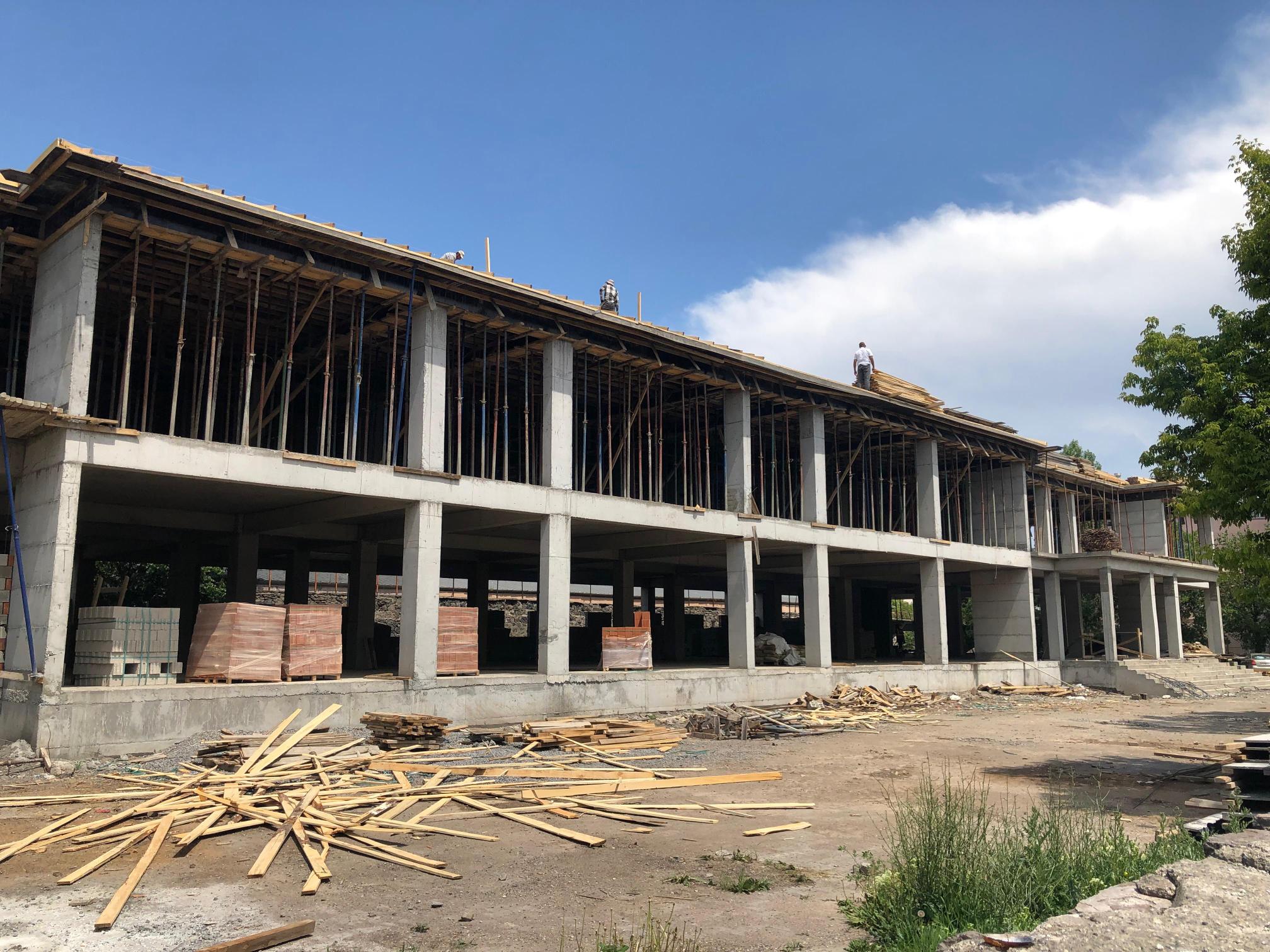 Kars'ta Cumhuriyet Anadolu Lisesinin inşaatı sürüyor