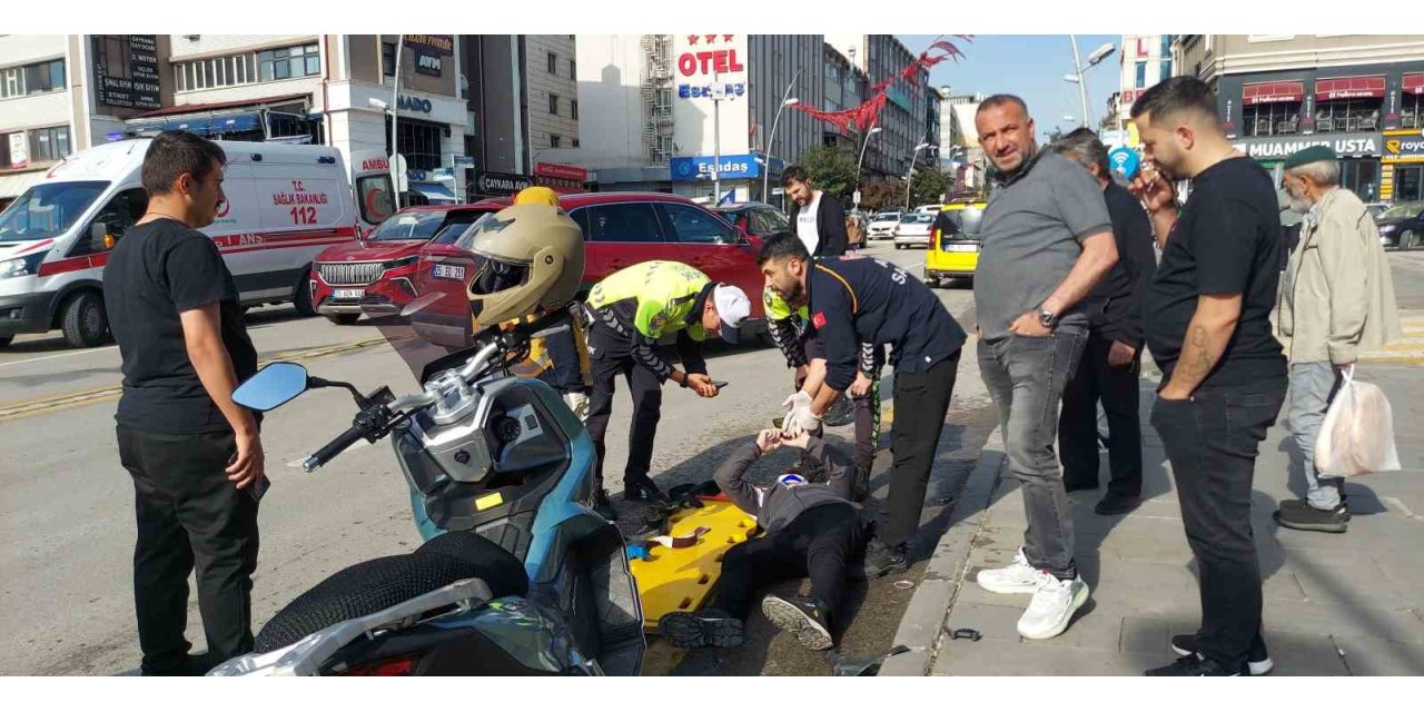 Motosiklet sürücüsü yola savruldu, cep telefonuyla iletişimini kesmedi