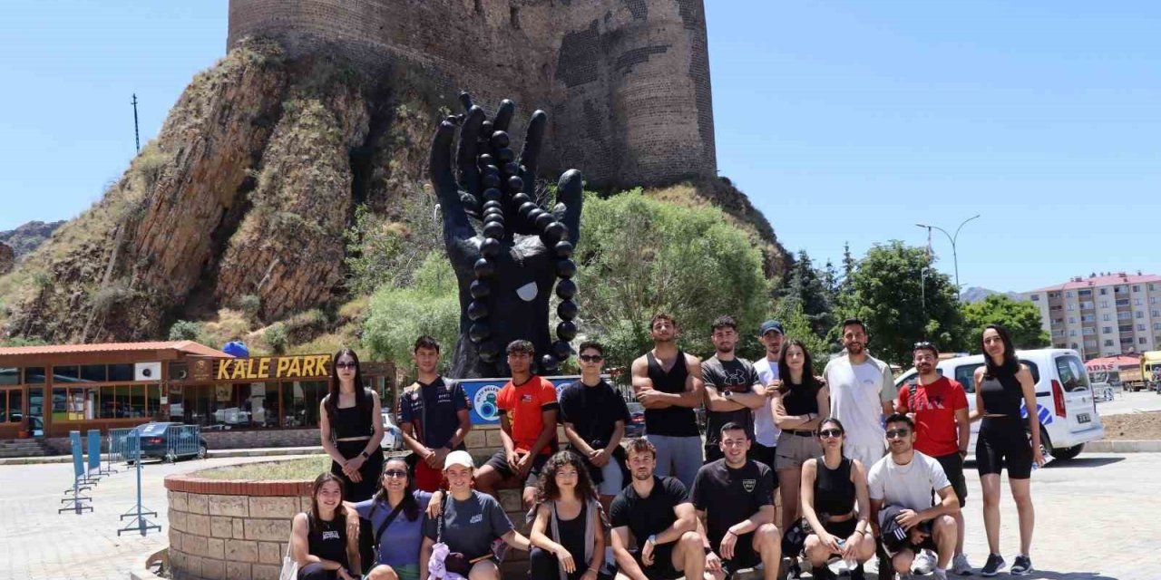 Dünyanın dört bir tarafından gençler Erzurum’da buluşuyor