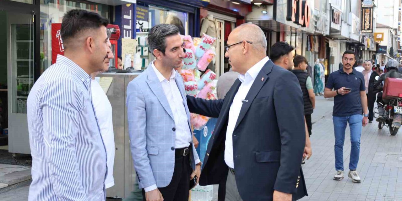 Ağrı Valisi Koç esnafı ziyaret etti, vatandaşların taleplerini dinledi