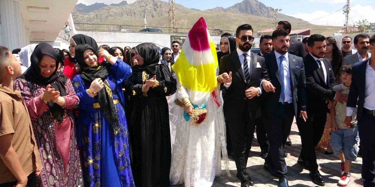 Mahmedpiran Aşireti’nden örnek takı töreni