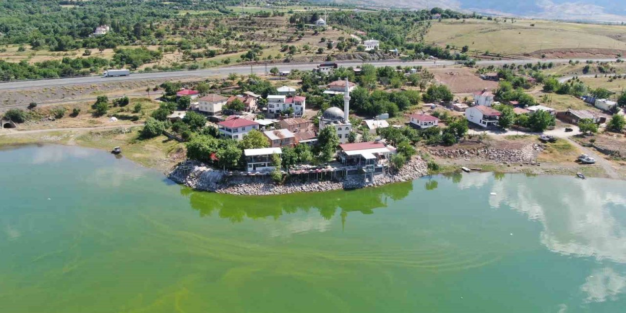 Suların yükselmesiyle yarımadaya dönüşen köy, eşsiz manzaraya büründü
