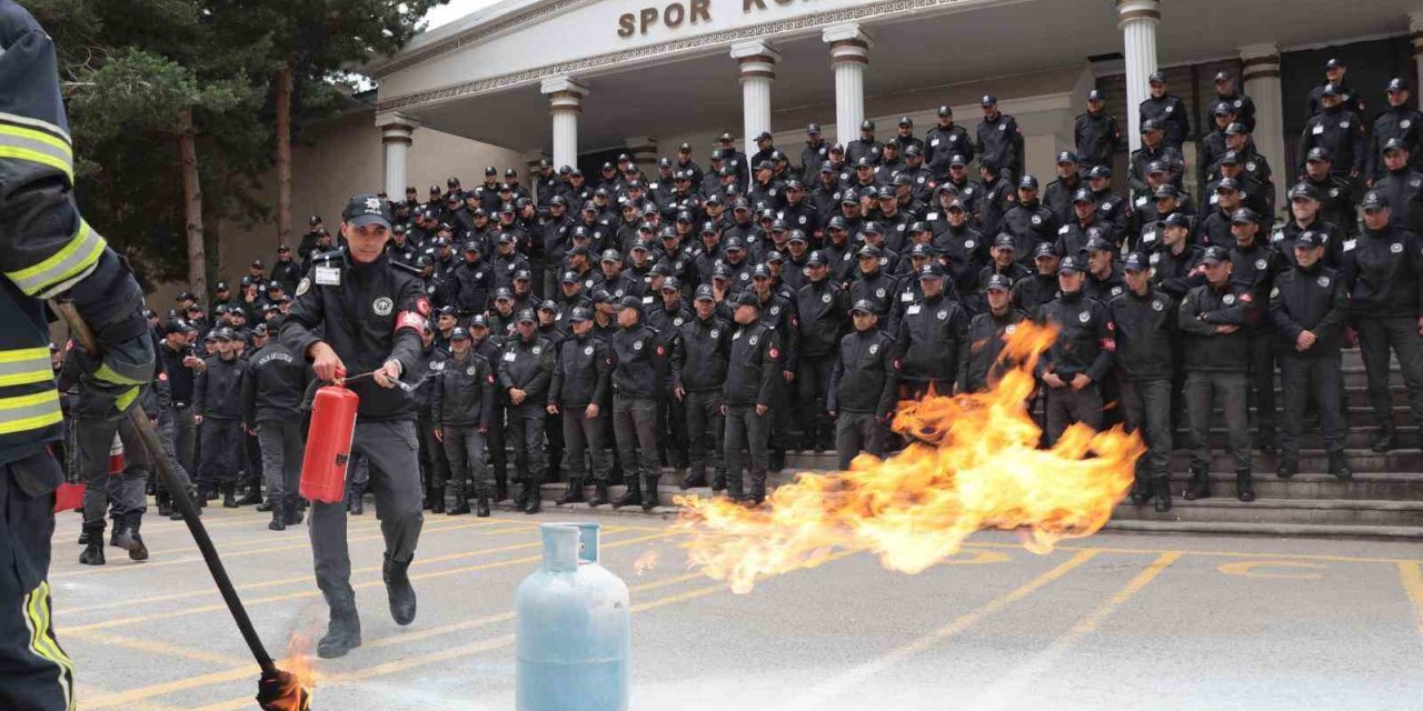 Polis adaylarına yangın eğitimi