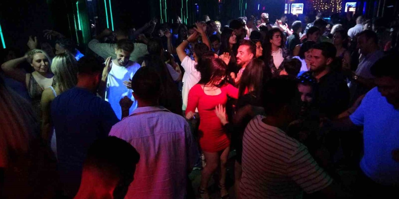 İranlılar Van’da gönüllerince eğleniyor