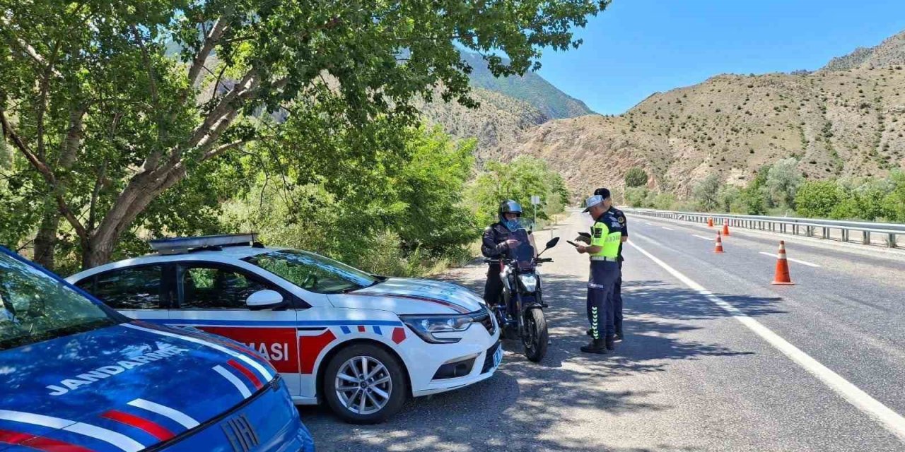 Jandarmadan Erzurum’da bir ayda 18 bin 305 araç kontrolü
