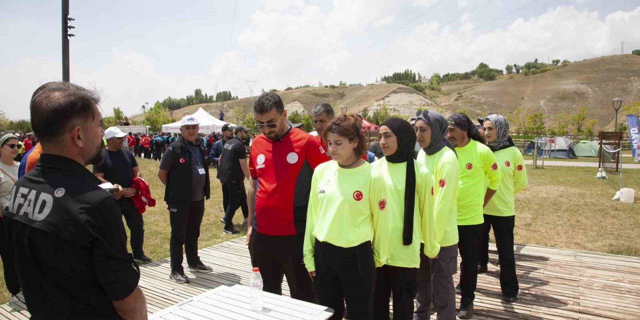 Bitlis’te 780 arama kurtarma ekibin katıldığı akreditasyon kampı başladı