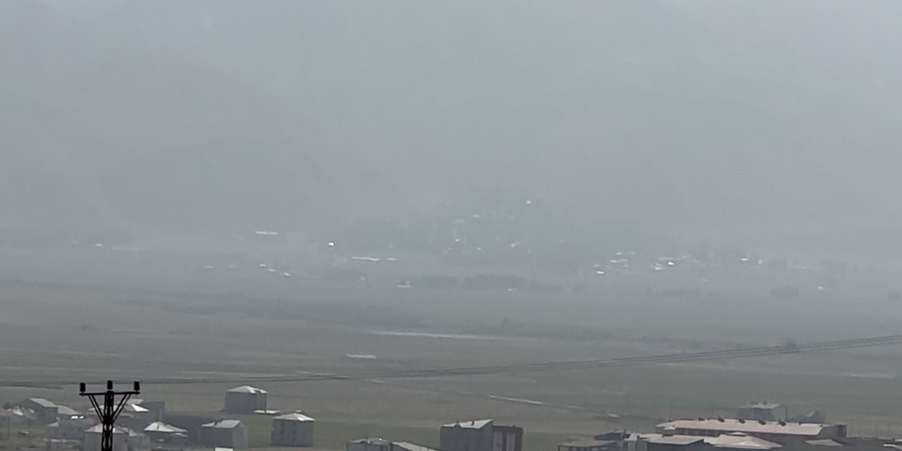Çöl tozu Yüksekova’da etkili oldu