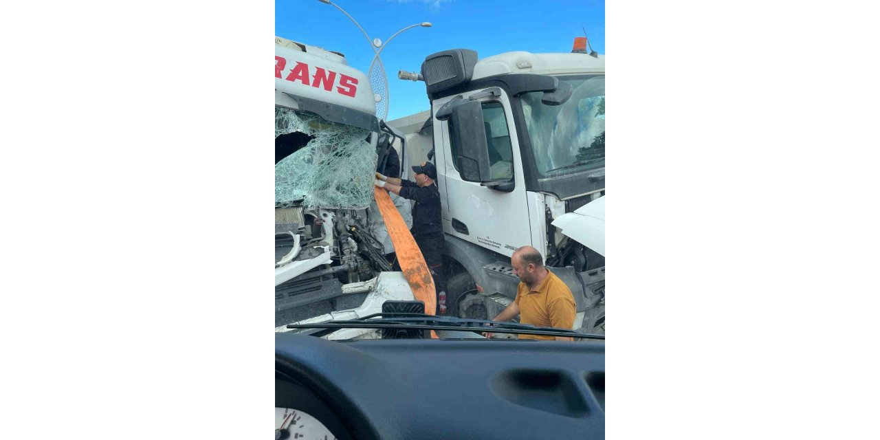 Van’da tır kamyona arkadan çarptı: 1 yaralı