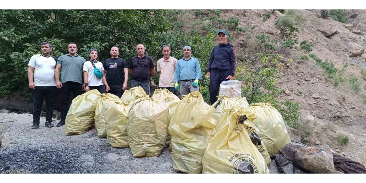 CİSAD gönüllüleri 33 çuval çöp topladı