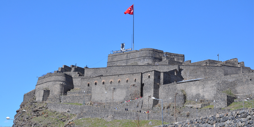 Kars Kalesi ziyaretçi akınına uğruyor