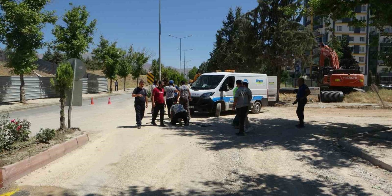 Malatya’da altyapı çalışmasında doğalgaz borusu patladı