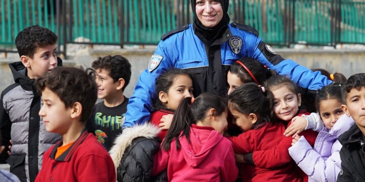 Trabzonlu kadın polis Hakkari’ye veda etti