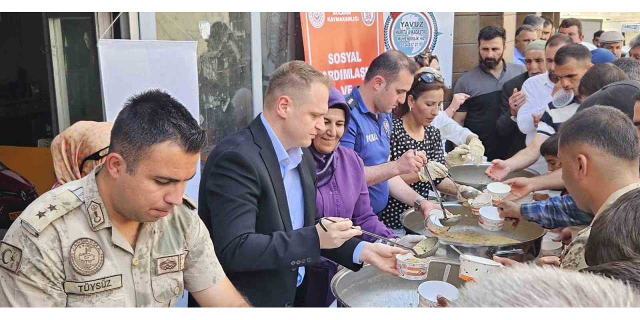 Bulanık Kaymakamlığından 3 bin kişiye aşure ikramı