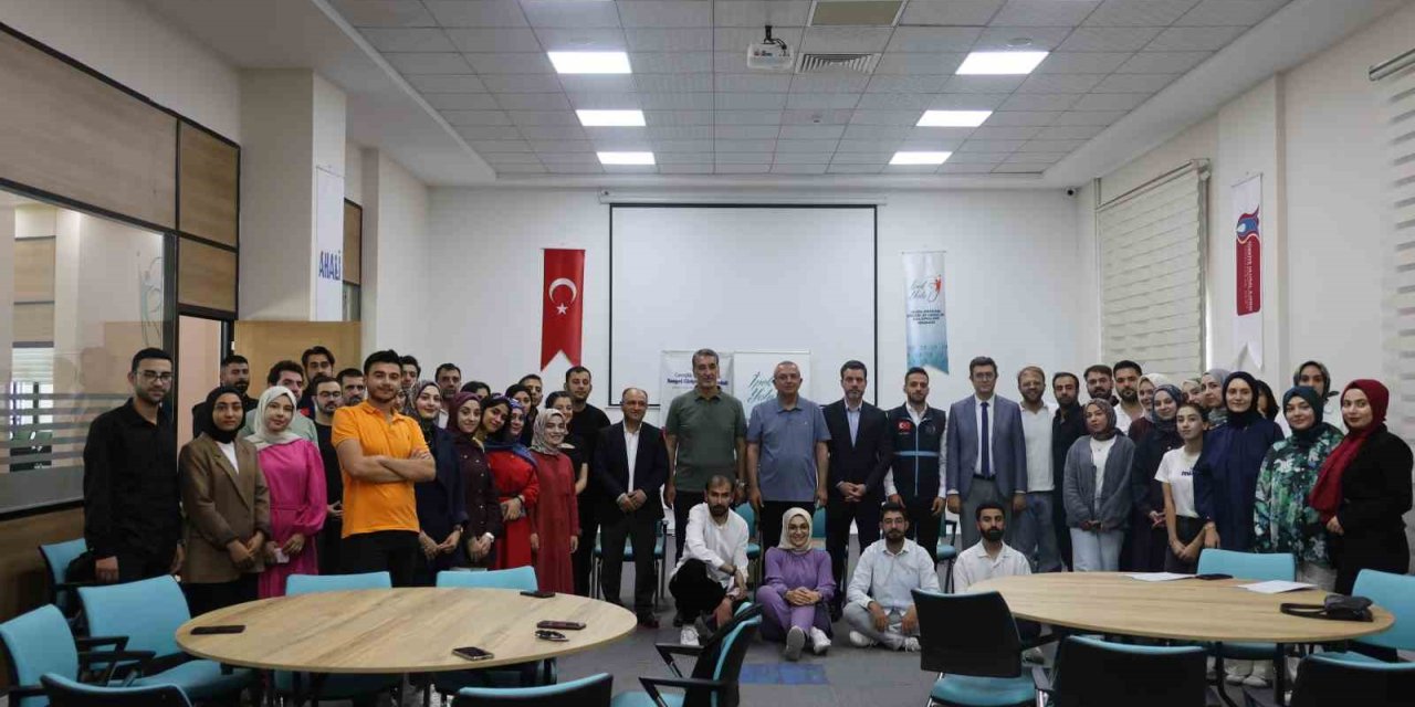 Doğu bölgesinin dört bir yanından gelen gençler Elazığ’da geleceği tasarladı