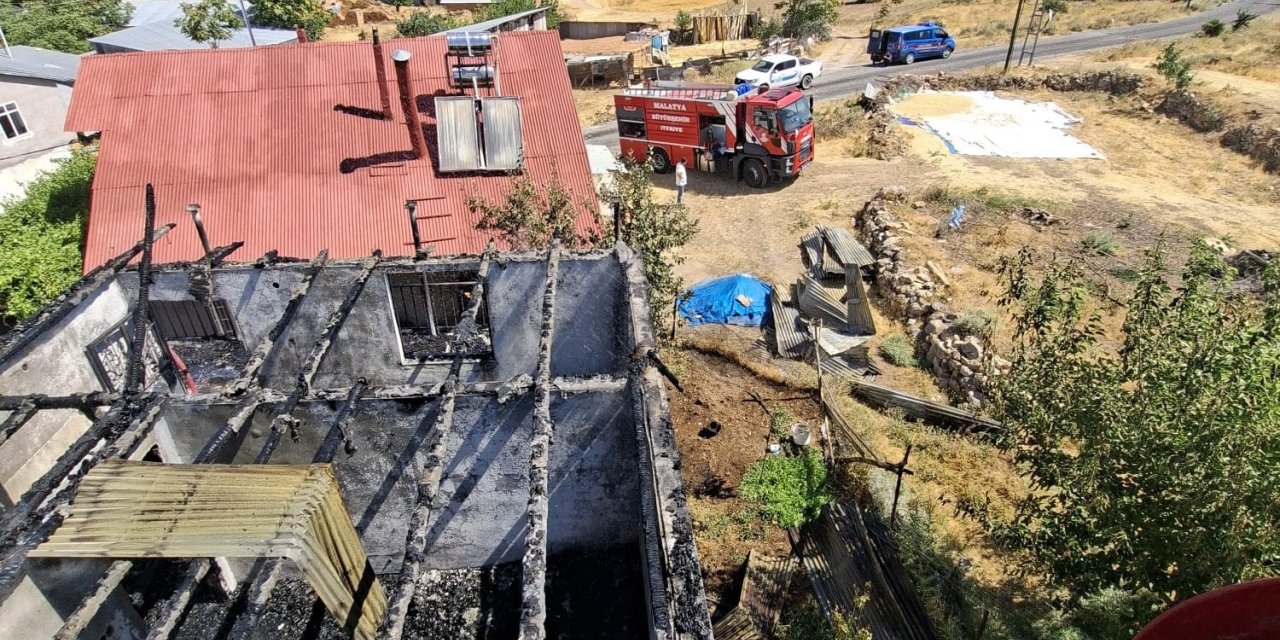 Arapgir’de korkutan ev yangını