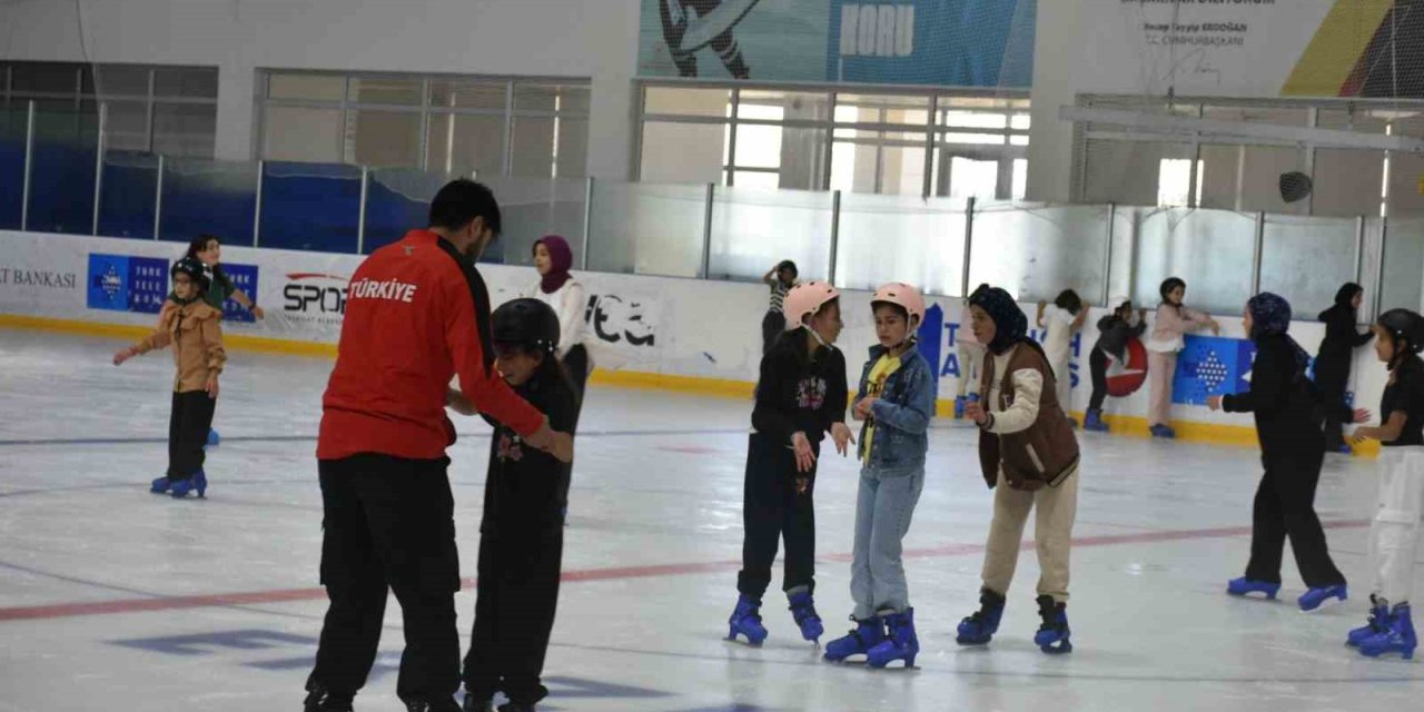 Erzurum GSİM’den Yaz Kur’an Kurslarına buz pateni eğitimi