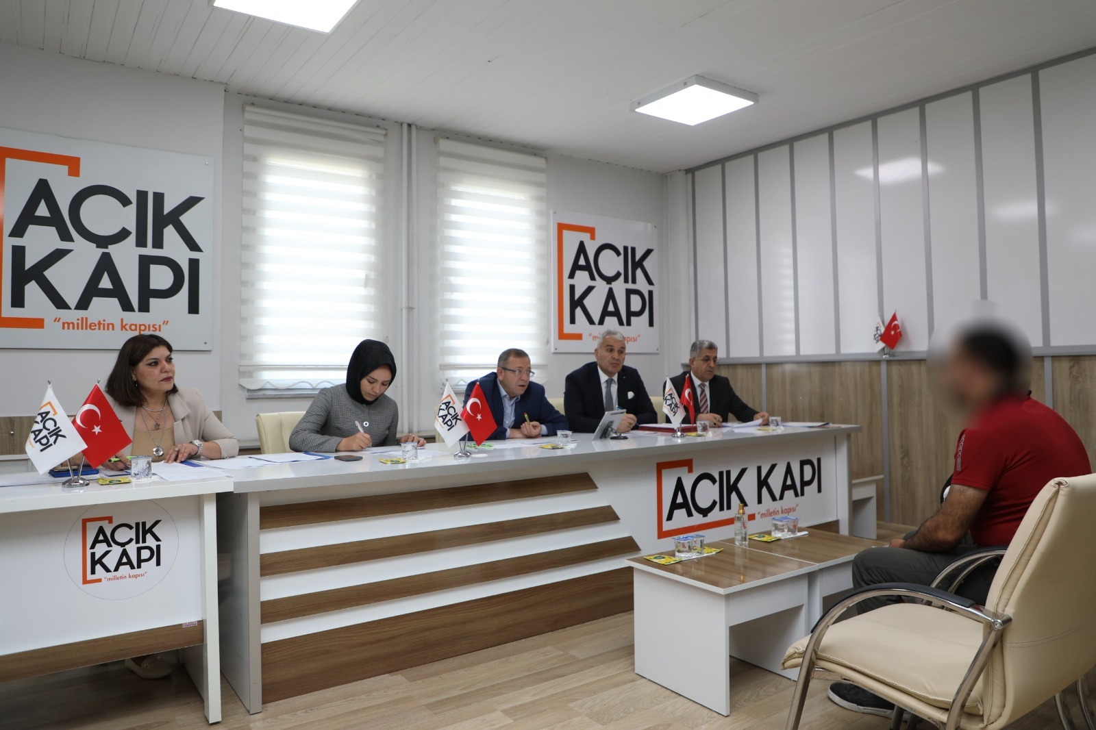 Vali Polat, “Halk Günü”nde vatandaşları dinledi