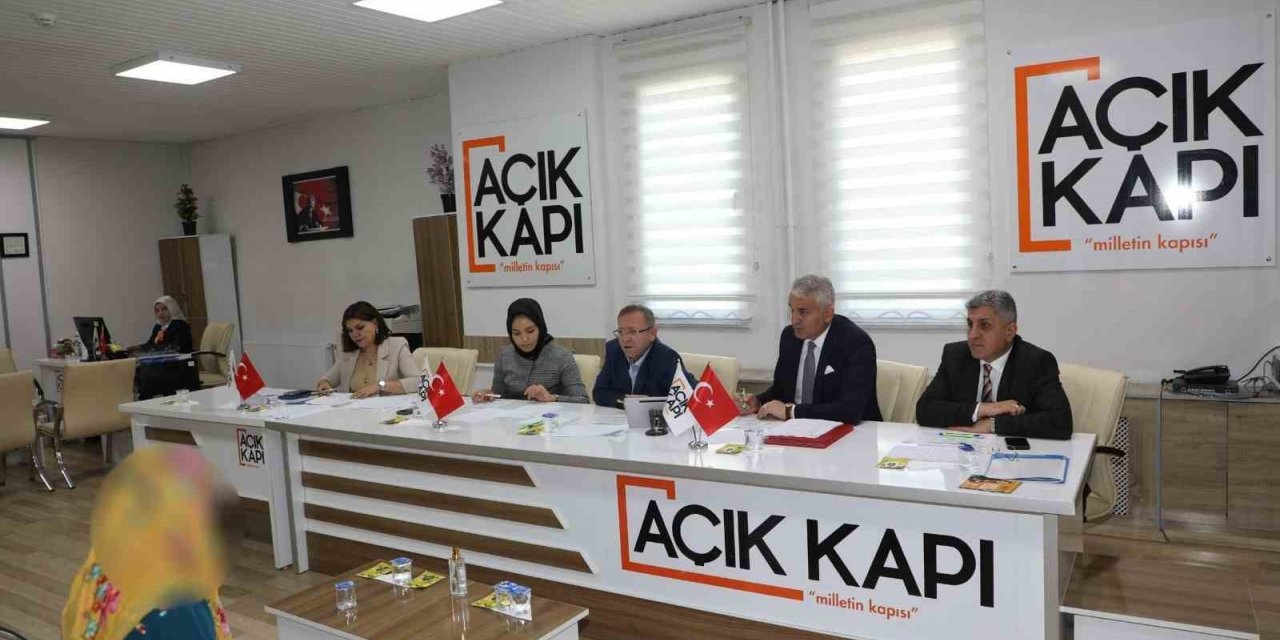 Vali Ziya Polat, Halk Günü Toplantısı’nda vatandaşları dinlendi