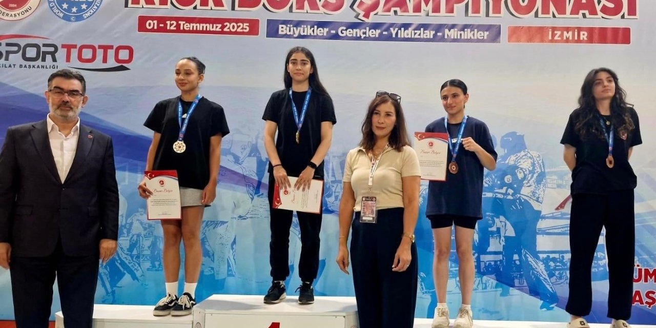 Bitlisli sporcular Kickboks Türkiye Şampiyonasında büyük başarı elde etti