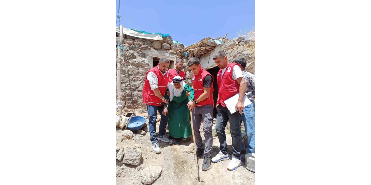 Patnos’ta 90 yaşındaki kadına Kızılay kucak açtı