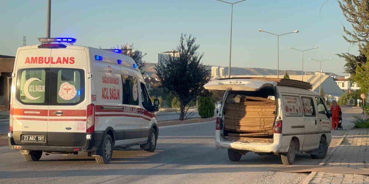 Seyir halindeki panelvandan düşen çocuk ağır yaralandı