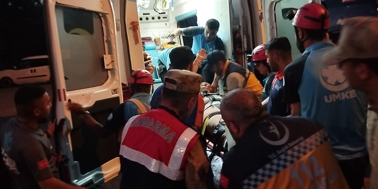 Tunceli’de kayalıkta düşen kadın ekiplerce kurtarıldı