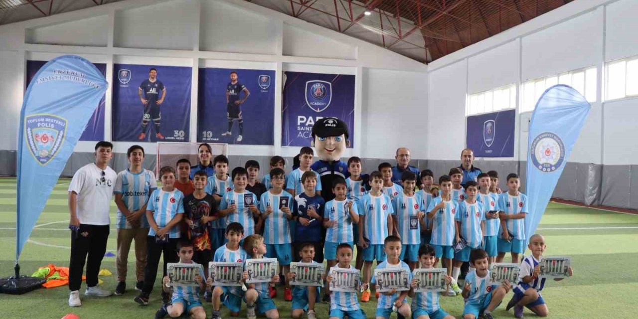 Polisten çocuklara seminer