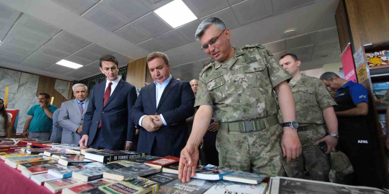Erzincan’da 15 Temmuz Kitap ve Resim Sergisi’nin açılışı yapıldı