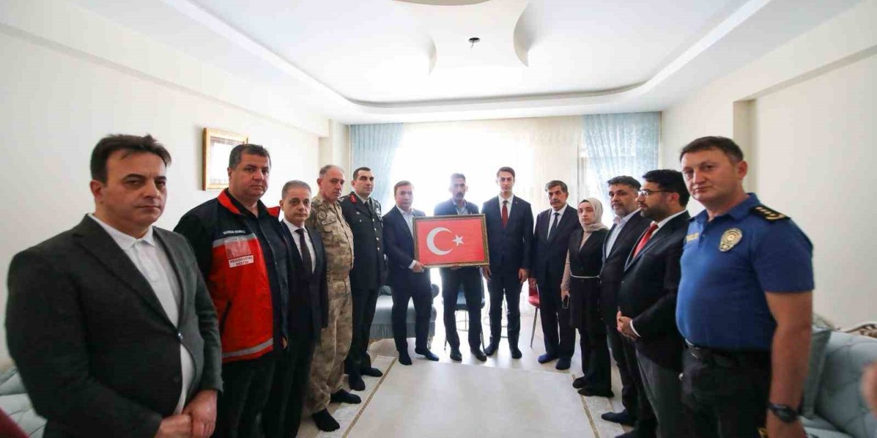 Vali Aydoğdu, Gazi Çatma’yı evinde ziyaret etti