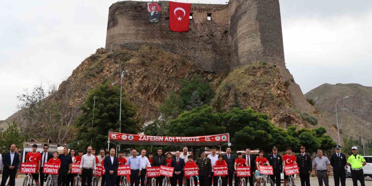 Oltu’da 15 Temmuz Demokrasi ve Millî Birlik Günü etkinlikleri düzenlendi