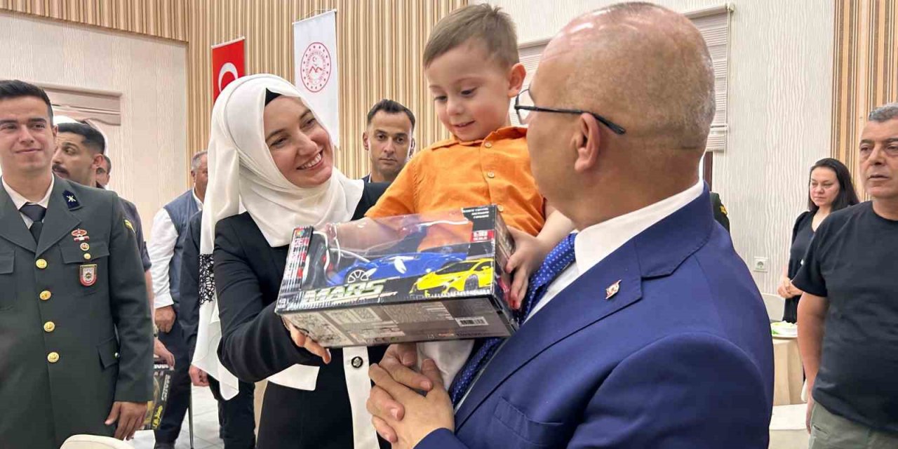 Ağrı’da 15 Temmuz şehitleri anısına yemek programı düzenlendi