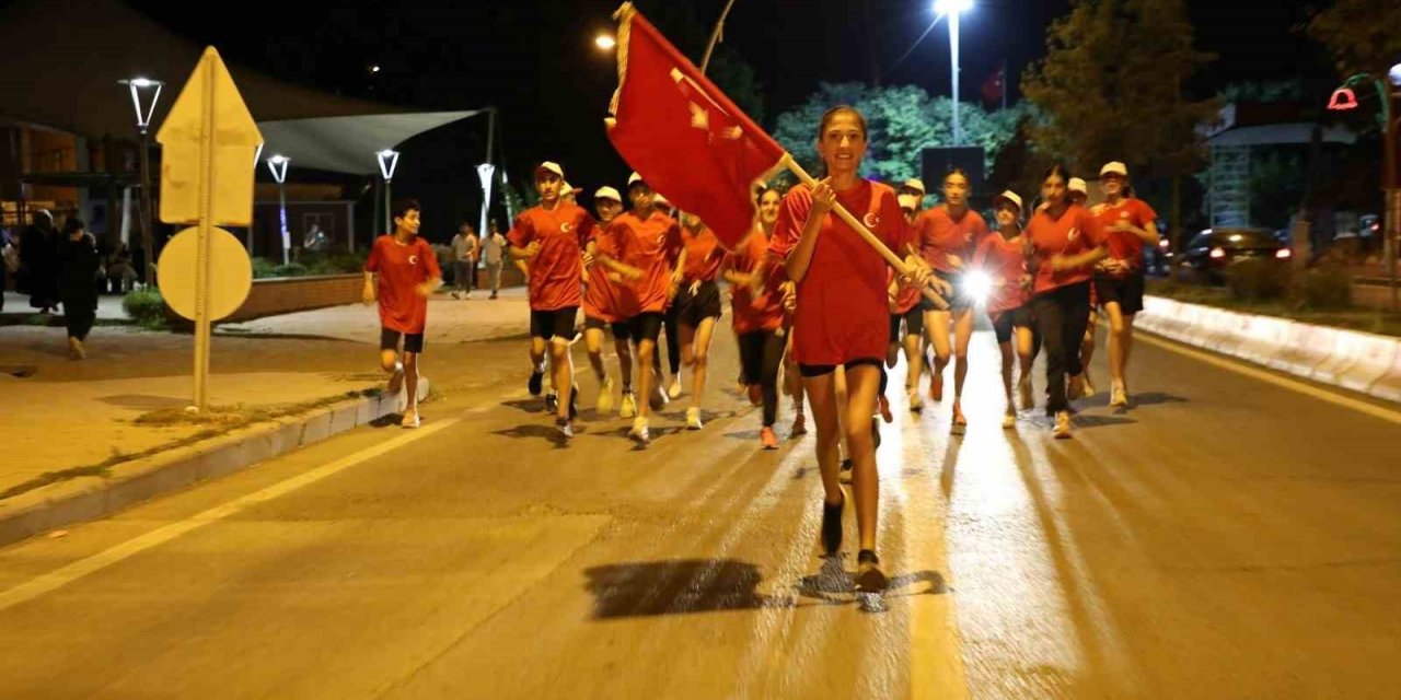 Şehitlerin emaneti sancak, dualarla Vali Koç’a teslim edildi