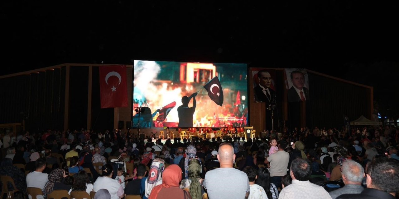 Erzincan’da vatandaşlar 15 Temmuz’da tek yumruk oldu