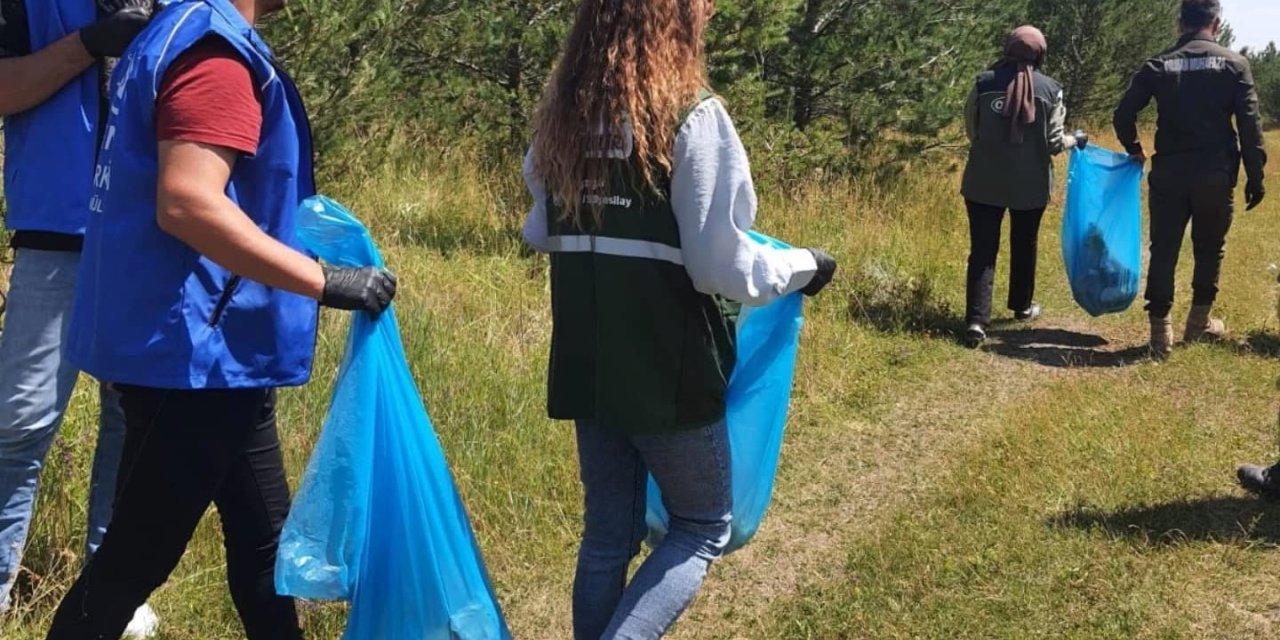 Kars Yeşilay’dan orman yangınlarına dikkat çeken anlamlı etkinlik