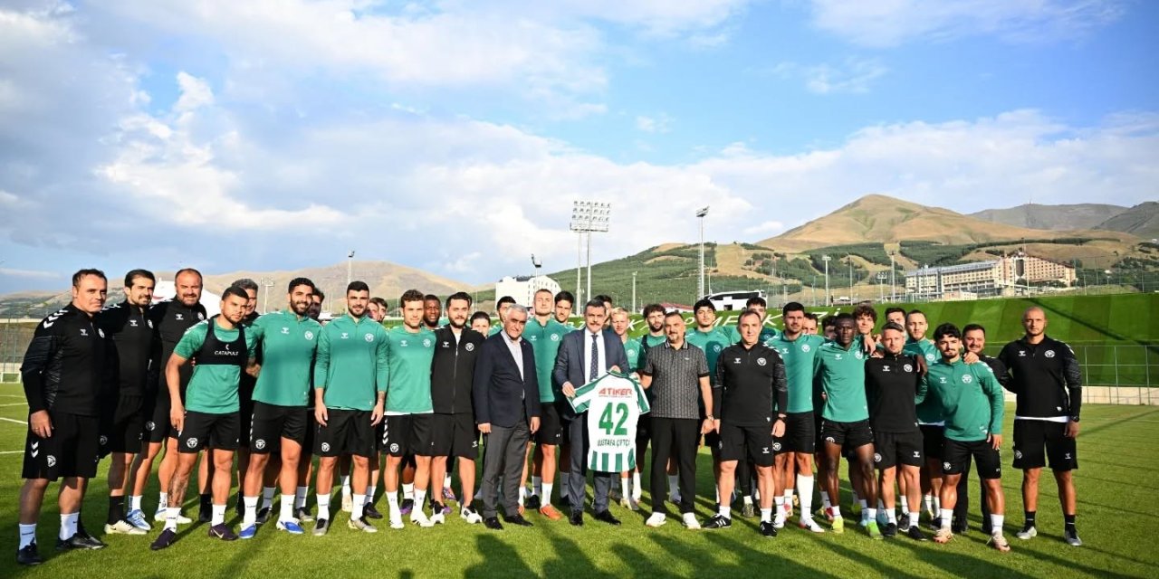 Vali Çiftçi, Konyaspor antrenmanını izledi