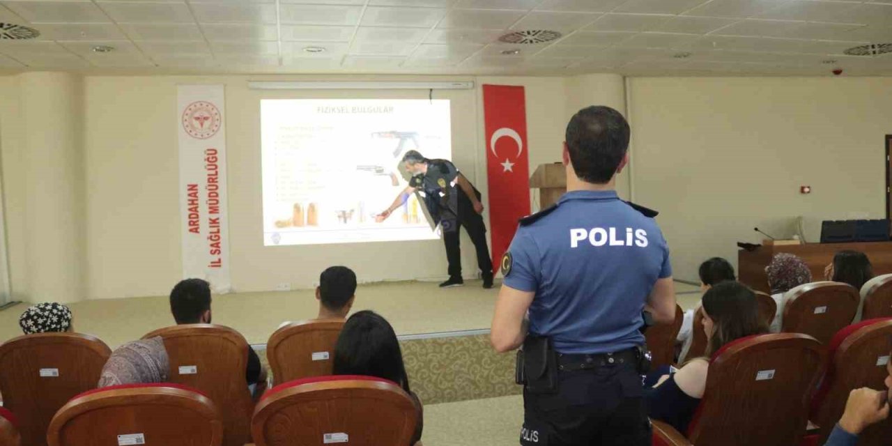 Polis, sağlıkçılara eğitim verdi