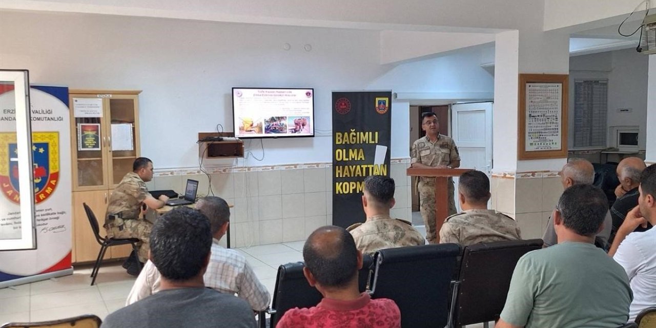Jandarma ekipleri köylerde bilgilendirme çalışmalarını sürdürüyor