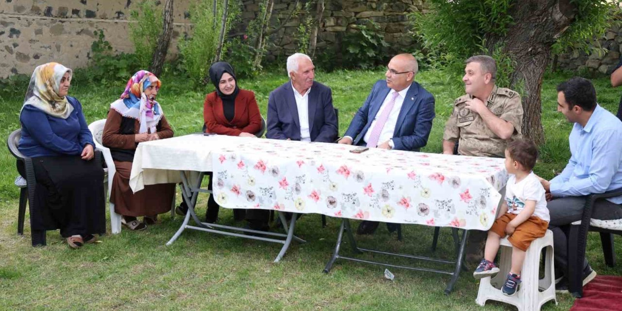 Ağrı Valisi Koç’tan Diyadin ve Taşlıçay’da şehit ailelerine ziyaret