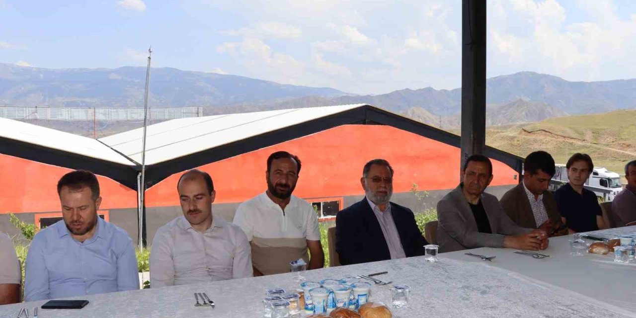 Güzel kardeşlerden babalarına vefa