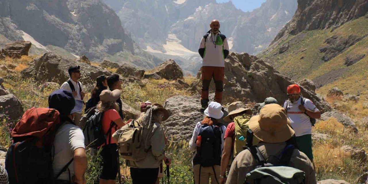İzmirli dağcılar Cilo-Sat Dağları’nda