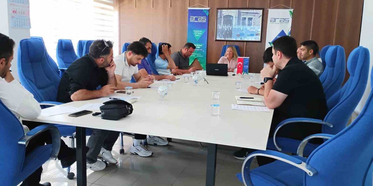 Aras EDAŞ’tan Hizmet Bölgesinde "Etkili İletişimle Fark OluşturmA ve Şikâyet Yönetimi" Eğitimi