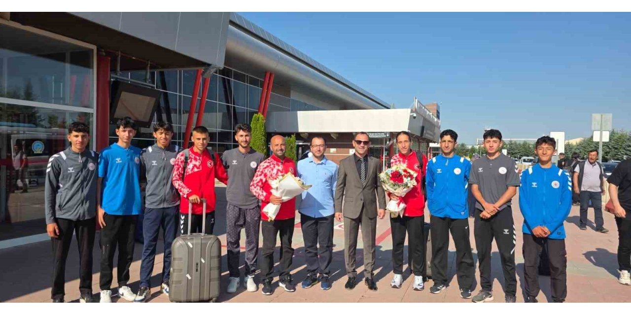 Avrupa Şampiyonuna çiçekli karşılama