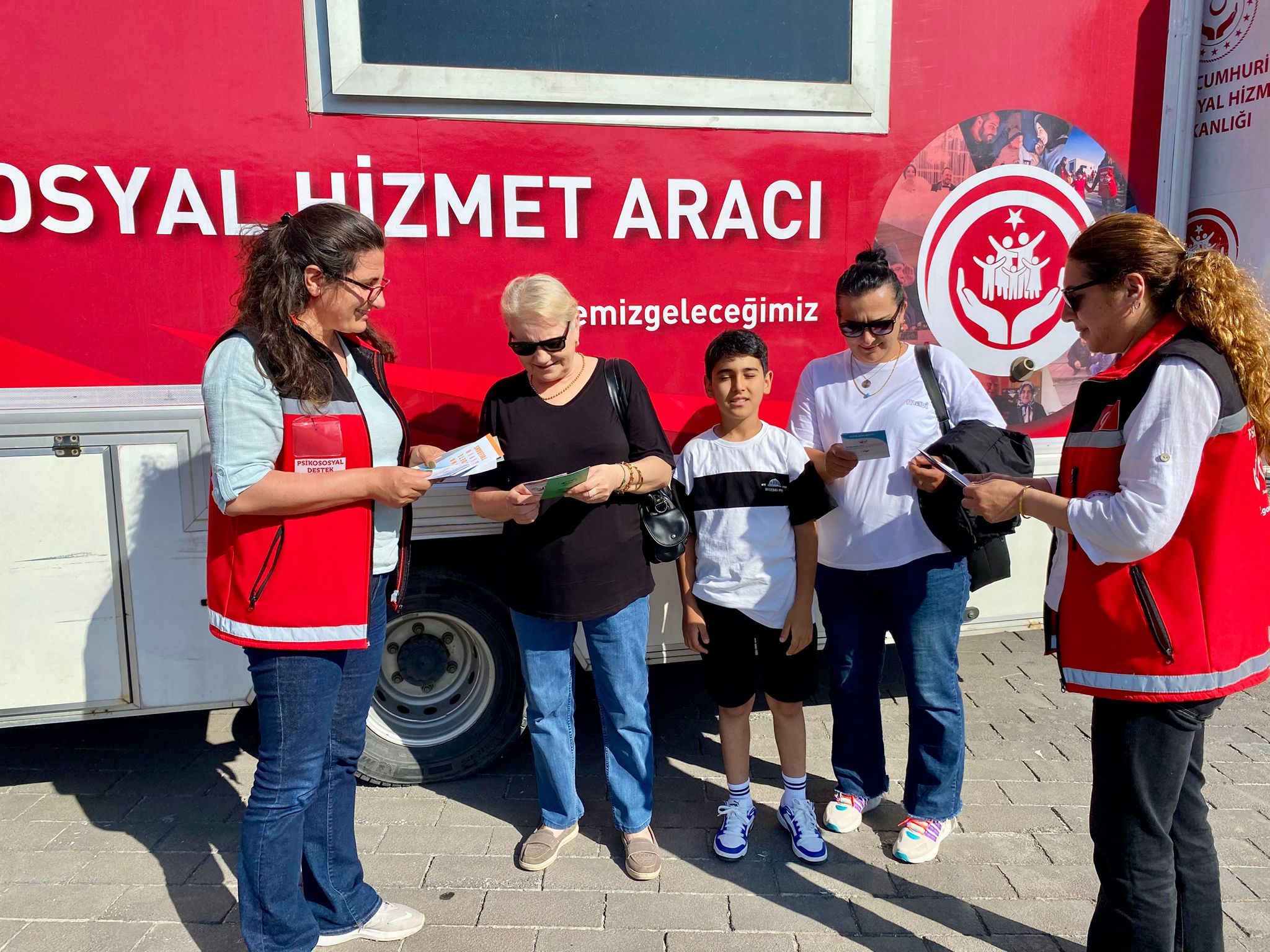 Mobil Sosyal Hizmet Aracı Bedesten’de Vatandaşla Buluştu